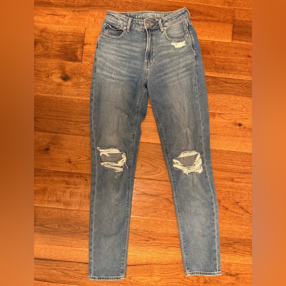 American Eagle ripped Mom Jeans